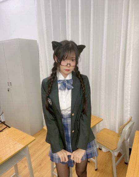校园喂不饱的荡货h_DVD全集免费观看