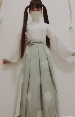 美女脱得一光二净无内衣内裤_中英字幕1080